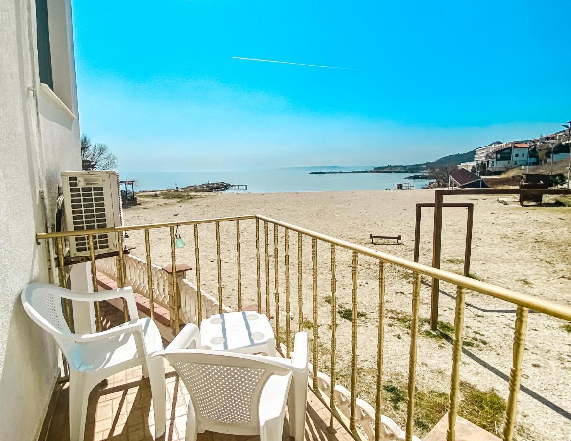 First Line On The Beach Cosy Sea Paradise Apartments Kavarna Extérieur photo