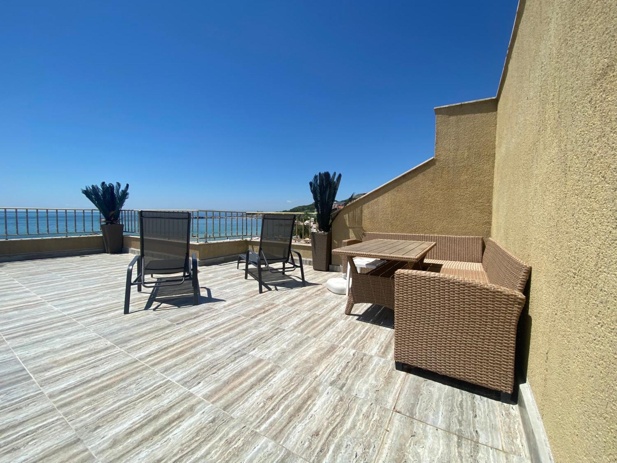 First Line On The Beach Cosy Sea Paradise Apartments Kavarna Extérieur photo