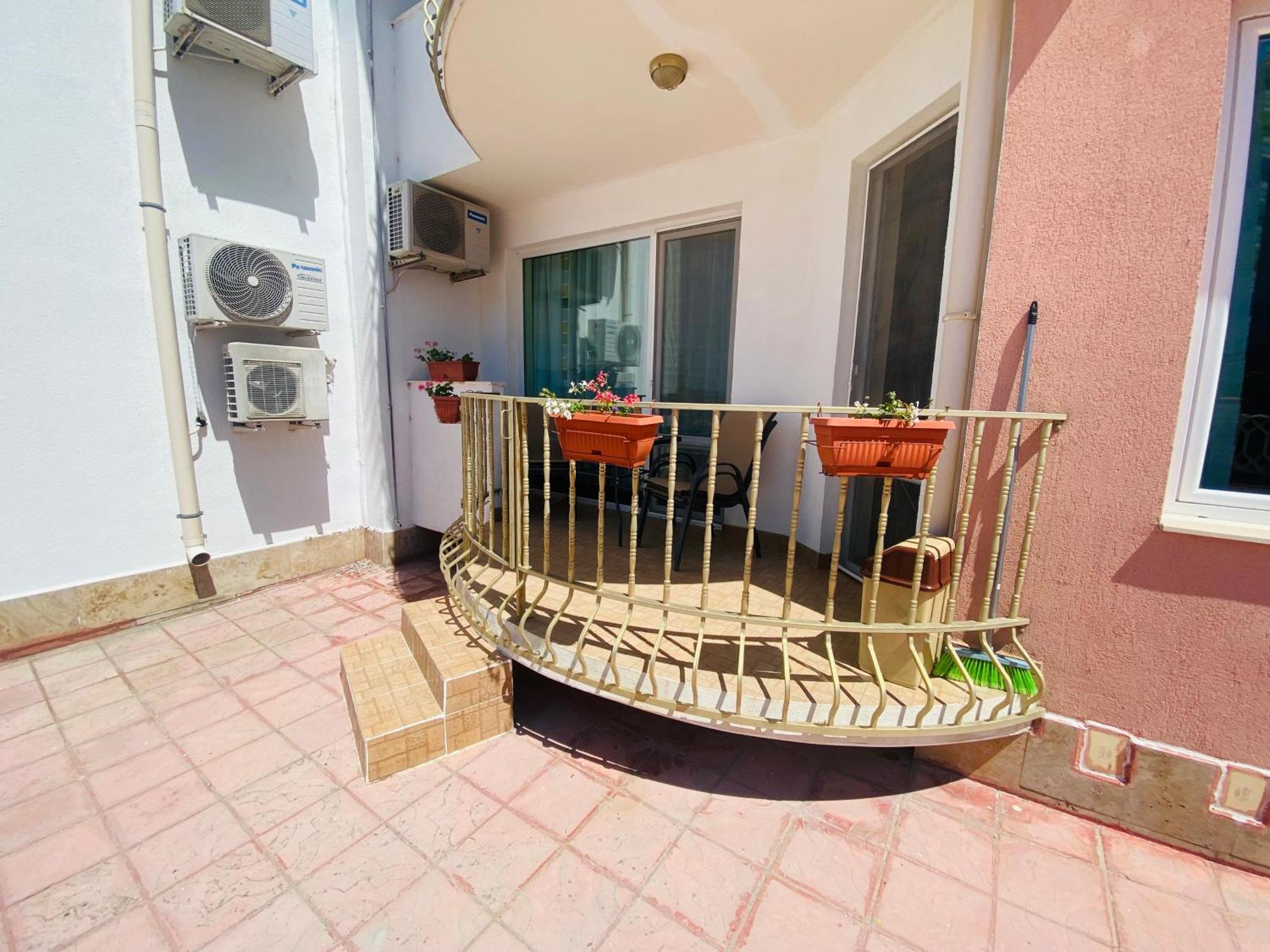 First Line On The Beach Cosy Sea Paradise Apartments Kavarna Extérieur photo